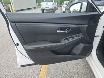 2025 Nissan Sentra SV – miniatura 9