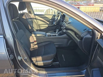 2025 Nissan Sentra SV - miniatura 8
