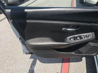 2025 Nissan Sentra SV - miniatura 15