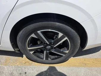 2025 Nissan Sentra SV – miniatura 3
