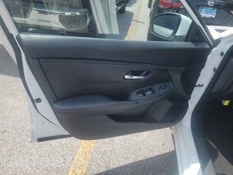 2025 Nissan Sentra SV - miniatura 9