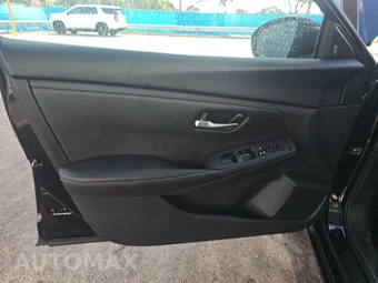 2025 Nissan Sentra SV – miniatura 9