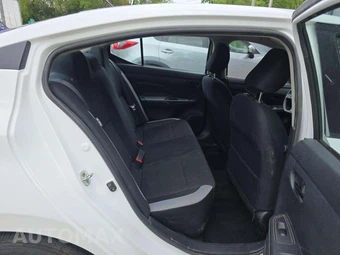 2025 Nissan Versa S – miniatura 16