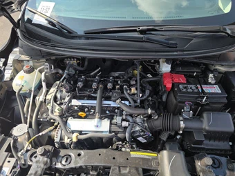 2025 Nissan Versa S – miniatura 15