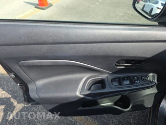 2025 Nissan Versa S – miniatura 9
