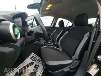2025 Nissan Versa S – miniatura 6