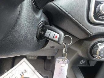 2025 Nissan Versa S – miniatura 8