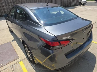 2025 Nissan Versa S – miniatura 6