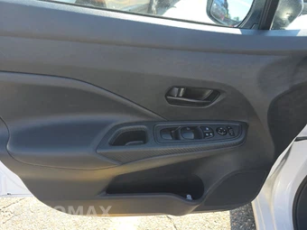 2025 Nissan Versa S – miniatura 9