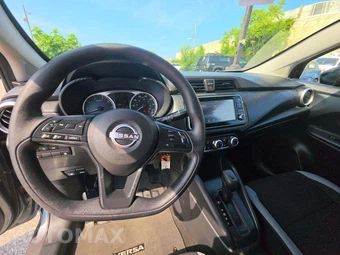 2025 Nissan Versa S – miniatura 10