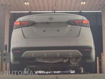 2025 Nissan Versa S – miniatura 7