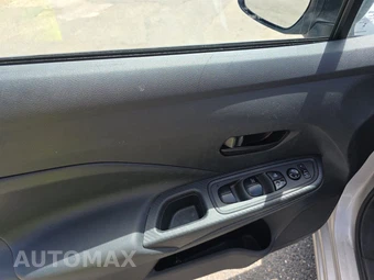 2025 Nissan Versa S – miniatura 9