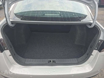 2025 Nissan Versa S – miniatura 14