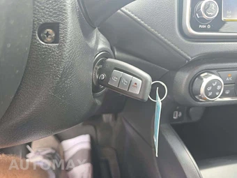 2025 Nissan Versa S – miniatura 8