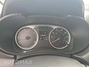 2025 Nissan Versa S – miniatura 9