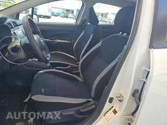 2025 Nissan Versa S – miniatura 7