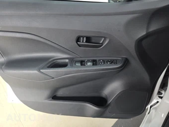 2025 Nissan Versa S – miniatura 9