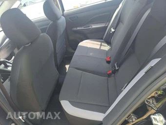 2025 Nissan Versa S – miniatura 13