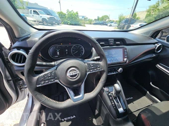 2025 Nissan Versa SR – miniatura 10