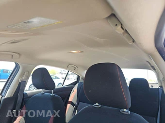 2025 Nissan Versa SR – miniatura 11