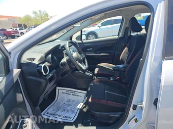 2025 Nissan Versa SR – miniatura 6