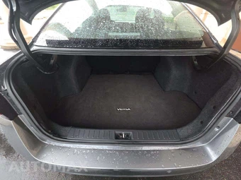 2025 Nissan Versa SR - miniatura 11