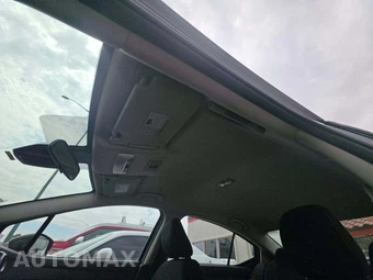 2025 Nissan Versa SR – miniatura 11