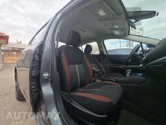 2025 Nissan Versa SR – miniatura 18