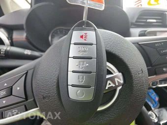 2025 Nissan Versa SR – miniatura 8