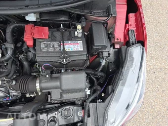 2025 Nissan Versa SR - miniatura 18