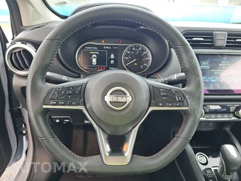 2025 Nissan Versa SR – miniatura 10