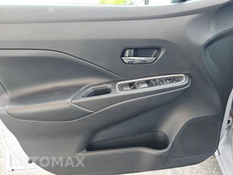 2025 Nissan Versa SR – miniatura 9