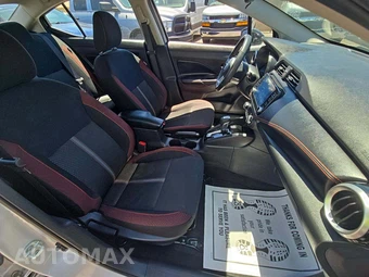 2025 Nissan Versa SR – miniatura 18