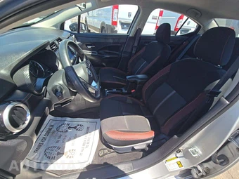 2025 Nissan Versa SR – miniatura 6