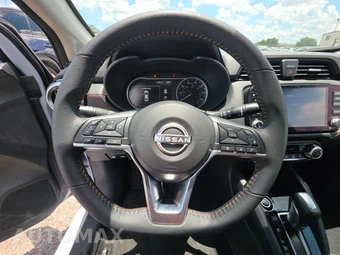 2025 Nissan Versa SR - miniatura 10