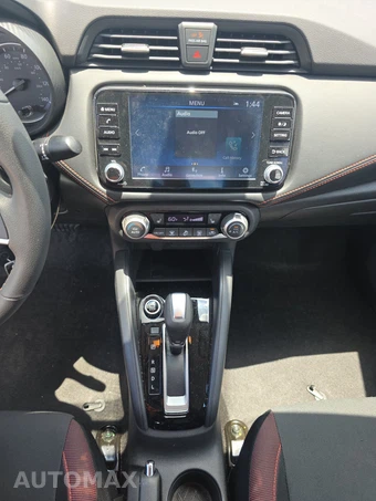 2025 Nissan Versa SR - miniatura 11