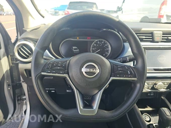 2025 Nissan Versa SV - miniatura 10