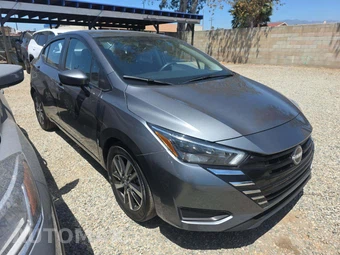 2025 Nissan Versa SV - miniatura 4