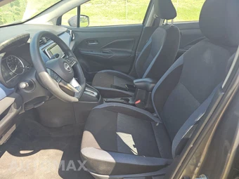 2025 Nissan Versa SV - miniatura 7