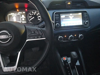 2025 Nissan Versa SV – miniatura 11