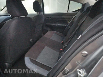 2025 Nissan Versa SV – miniatura 13