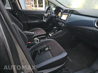 2025 Nissan Versa SV – miniatura 8