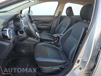 2025 Nissan Versa SV – miniatura 7