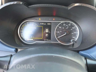 2025 Nissan Versa SV – miniatura 9