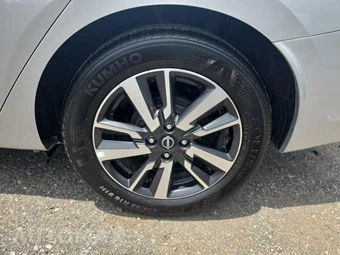 2025 Nissan Versa SV – miniatura 11