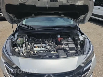 2025 Nissan Versa SV – miniatura 18