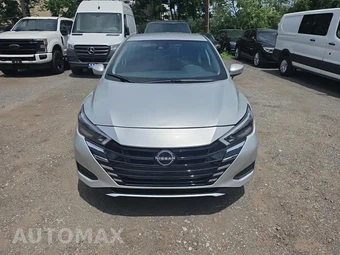 2025 Nissan Versa SV – miniatura 2