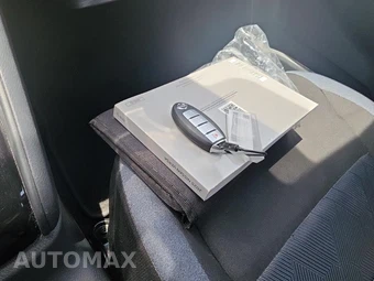 2025 Nissan Versa SV – miniatura 25