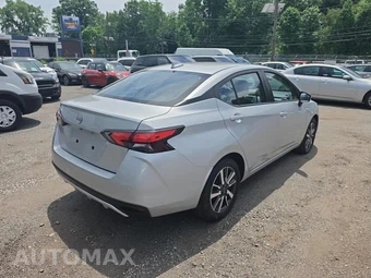 2025 Nissan Versa SV – miniatura 4