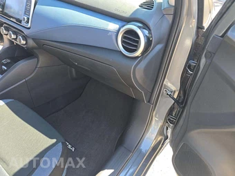 2025 Nissan Versa SV - miniatura 16